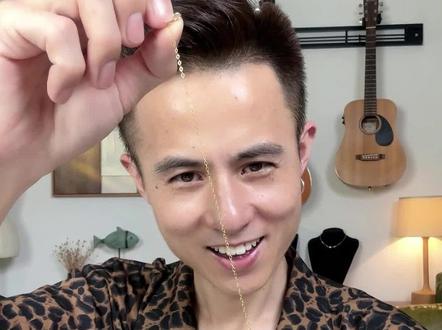 当你的细项链打结了,怎么才能解开呢,一招教你轻松解决#项链 #生活小技巧 #首饰 #项链打结怎么办 #涨知识 #小妙招