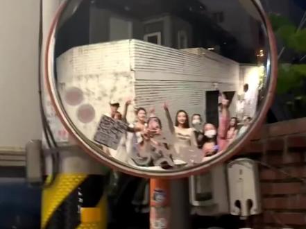 成名道路总坎坷#赵露思#妮扣胖几 #和朋友 @赵露思