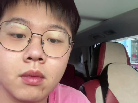 #万羽飞扬羽毛球俱乐部 如果我没记错董天尧好像刚拿的全国大学生丁组(专业组)男单冠军!那为啥这个组里没有高渐宽和方广宁呢?说话带点脑子吧别给人家招黑了!