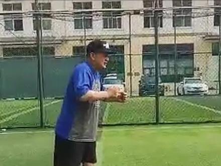 《动作讲解系列》软式棒垒球徒手接球动作#软式棒垒球 #打棒球 #棒球基础教学 #儿童体育 @DOU+小助手