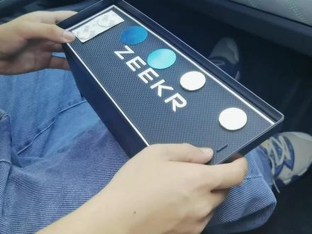 极氪001屏幕ETC储物盒使用方法
#极氪001 #抖音汽车 #汽车好物