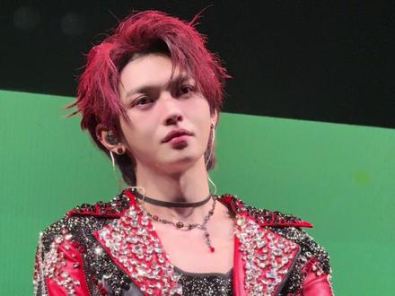 “叶皓然的光,枫叶来唱”
@叶皓然也好燃(1.31广州巡演版)
#叶皓然 #广州巡演 #追光者 #大明星 #舞台现场