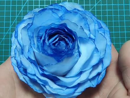 用纸巾制作玫瑰花教程,
特别简单一学就会。
#手工diy #手工制作 #简单易学 #玫瑰花 #原创作品