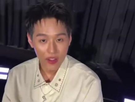 jub pp~ 这表情已经说明一切了
#ppkrit #billkin #林祎凯 #马群耀