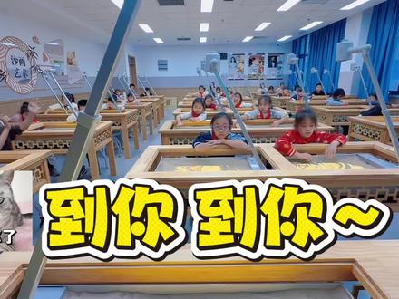 画春日山村 用沙画表现春天的山村!#春日的色彩 #拥抱春天主题画#跟着抖音学画画