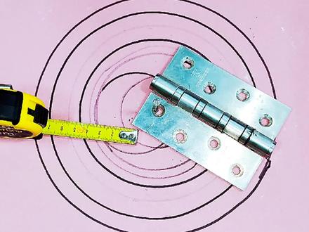 才知道,只用一颗钉子和卷尺就能画出任意圆形,水电工必学小技能 #电子爱好者 #电路 #电子技术 #零基础学电工 #电工