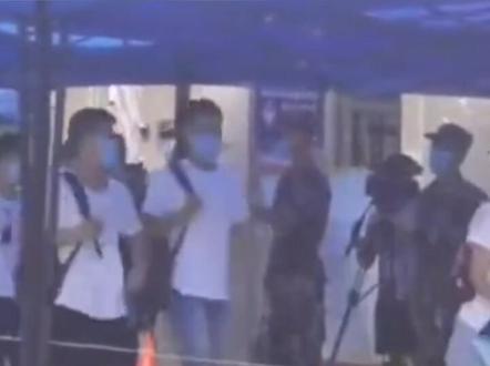 这一幕感动多少人!安徽歙县考生走出考场集体鞠躬致谢#2020高考直击