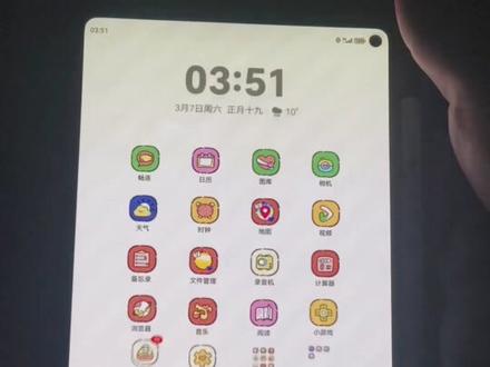 #华为平板 #华为matepad #华为matepadmini 晚上打开想看个时间还有电充到多少了真的每次给我亮瞎了!到底是什么鬼原因?你要是说为了人脸识别所以很亮 那我手机和ipad都没这样 也不是皮套的原因哈 我试过打开皮套直接按屏幕 它也是这样 所以到底是要怎样?有没有和我有一样情况的家人? #投出闪光弹