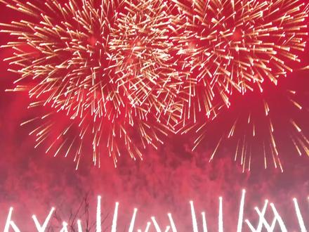 万千烟花以天幕为卷,绘就椒陵盛景。以烟花讲心愿,用璀璨寄期盼,为每一位奔赴而来的人,献上一场如愿盛宴。何其有幸,生于华夏,愿家国兴旺,万民如愿!#全椒#烟花秀#正月十六走太平