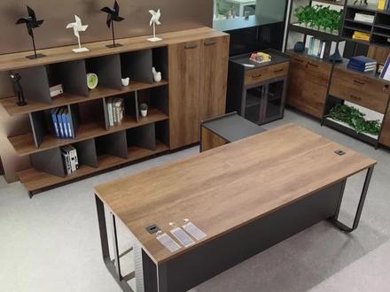 就两点——小办公室如何网购老板办公桌才不翻车。#办公家具 #老板桌#家具避坑指南