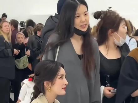 杨幂同款低麻花辫教程,好适合春天出门扎#发型 #编发教程 #编发