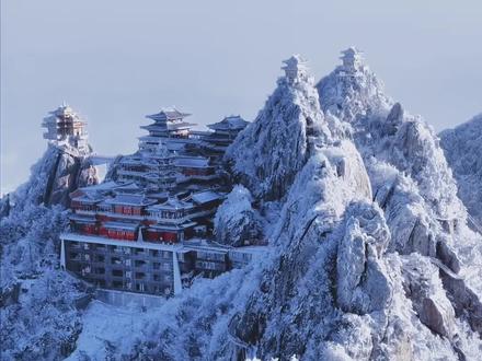 刚从洛阳老君山回来,跟大家说点大实话。寒假来老君山,千万不要不做攻略就来了。搞不清楚,游玩关键就会白跑一趟。看完这条视频,会对你有所帮助。#洛阳旅游攻略 #老君山 #河南旅游 #旅行推荐官 #老君山旅游攻略