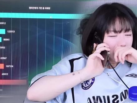 韩国女主播在韩服被折磨三个多小时逐渐崩溃,阵亡122次还被封号了! #韩服lol #lol