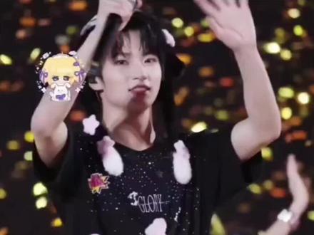 都2026年了,王橹杰你怎么还在偷看啊,依旧不忘初心#橹穆双人舞台 #橹穆#不忘初心