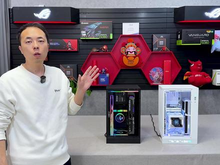 九州风神CH270风冷和水冷搭配效果! 感谢陕西本地粉丝支持
CPU:R7 9800X3D 散片
主板:微星 B850MPOWER WIFI
内存:宏碁 冰刃 24G*2 6000 C28 RGB 黑色
显卡:微星 RTX5070TI GAMING TRIO OC 魔龙 16G
散热:联力 隐流360二代 圆屏 黑色 无风扇版
硬盘:西数 SN850X 2TB PCIE4.0
电源:九州风神 PQ750G 金牌全模组 ATX3.1 黑色
机箱:九州风神 CH270 黑色
风扇:骨伽 星链V2 黑色 ARGB*6
合计:17000+
感谢河南粉丝支持
CPU:R7 9800X3D 散片
主板:华硕ROG B850-G GAMING WIFI S 小吹雪
内存:宏碁 冰刃16G*2 6000 C28 RGB 白色
显卡:技嘉 RTX5080 雪鹰SFF OC 16G 白色
散热:瓦尔基里R125 白色 数显版
硬盘:致钛TIPLUS 7100 4T PCIE4.0
电源:追风者 AMP GH1000W 白金全模组 3.1 白色
机箱:九州风神 CH270 数显版 白色
风扇:骨伽 星链V2 白色 ARGB*6
合计:19000+
企鹅5群 781299281
1群1128621904(已满)
2群835934682(已满)
3群532354187(已满)
4群749013905(已满)
#电脑主机配置推荐 #电脑知识 #电脑装机 #diy电脑 #显卡