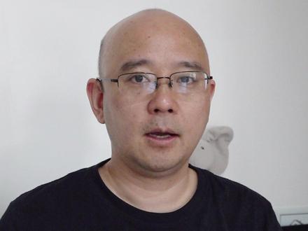用AI花5分钟搭一个量化系统 我用Claude Code,跟它说了一句话,量化系统的代码写好了,数据下载完毕,回测跑完了,图也生成了,结论也有了 #AI #量化交易