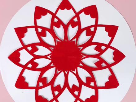 你知道吗?画两条弧线就能剪出新年窗花,简单又有趣,你也来试试吧。#亲子手工 #幼儿园手工