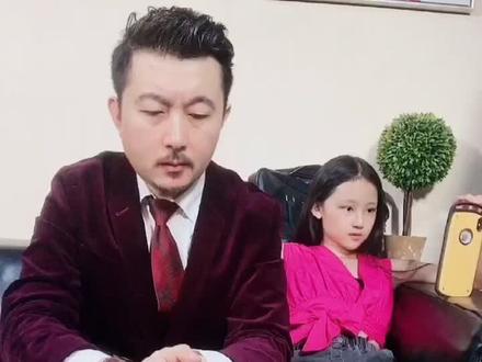 爸爸不让女儿玩游戏,被女儿一句话终结!总感觉哪里不对呢? 难道歪理也是道理吗?@维c大叔团 #张婉儿