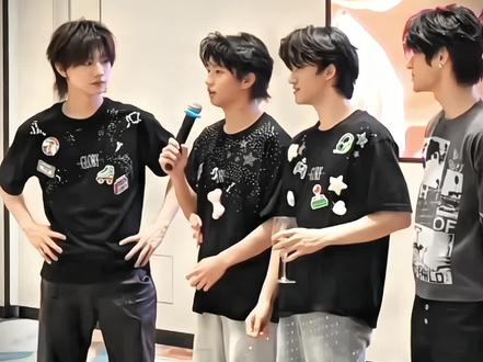 这个恩仔和自摸哥笑死我了#穆祉丞 #张子墨 #小纸团 #荣耀之战