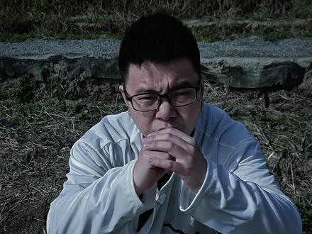 这个世界只能有一个穿越者 穿越者身份暴露,藏得再好也会被发现#万万没想到 #一定要看到最后 #剧情搞笑 #一人分饰多角 #穿越者