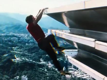 他用两次震撼世界的壮举证明了人类的极限远未抵达#徒手攀岩 #亚历克斯·霍诺德 #极限运动 @DOU+小助手