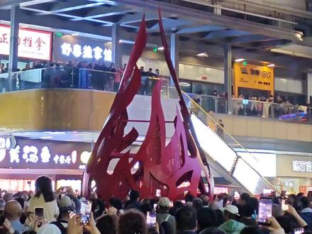 说好的篝火晚会!火呢?!等了半天拉坨大的🤣真是印证了上面灯牌😂😂😂