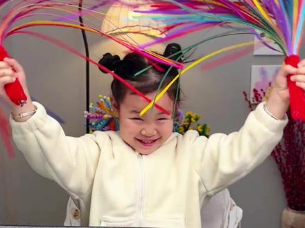 有手就能做的卡纸新年烟花,给娃的新年氛围感直接拉满#新年手工 #亲子手工 #人类幼崽成长计划 #亲子diy #新年装饰