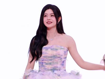 陈妍希带着“小狗”来到星光大赏,完全就是甜妹来的#星光大赏 #陈妍希说自己是妹妹姐 #我为星光大赏打call