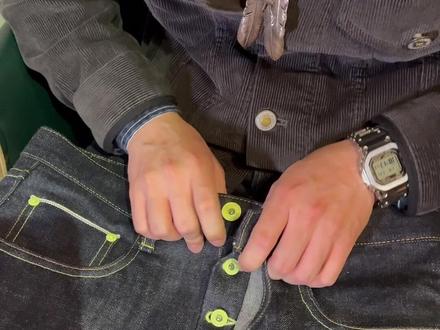 你知道为什么有些牛仔裤用拉链,有些牛仔裤用铆钉吗?
#mbbcar窄幅 #牛仔裤养牛 #赤耳牛仔裤 #科普知识 #牛仔裤拉链 #牛仔裤铆钉