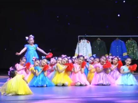 #少儿创意舞蹈 《我爸爸是汽车兵》趣味创意好可爱#萌娃跳舞 #小舞者