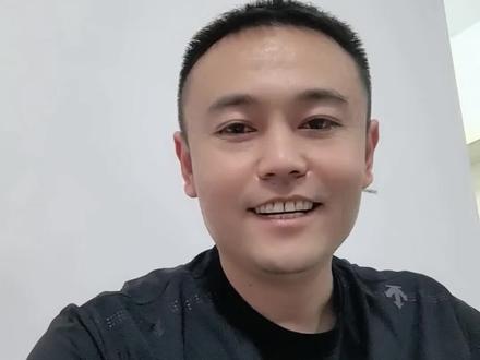 旧衣服行业该被正名。#旧衣服旧鞋旧包旧棉被别再扔掉了 #旧衣服#上热门#抖音@抖音小助手