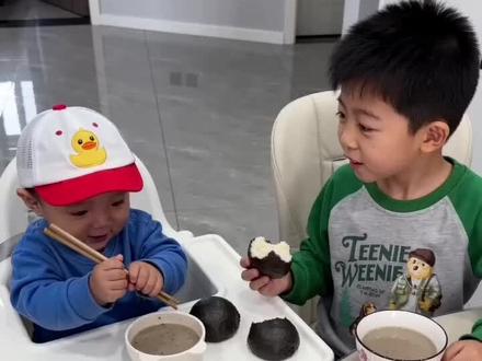 橹橹跟瑞瑞一起吃#王橹杰#张函瑞#豆包 致歉一切🙏🏻