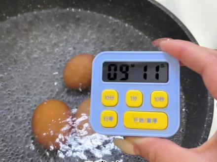 #跟着蛋神煮鸡蛋 #9分12秒鸡蛋 #溏心蛋 咱就说这9分12秒的鸡蛋,一口一个不吱声!完美