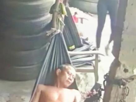 幸好女孩出现救了他#监控下一幕