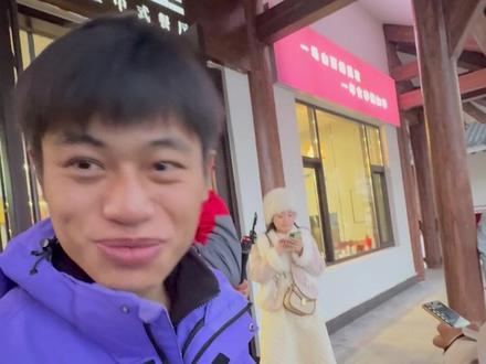 “遮面不是神秘 是保护!”“荒野林北”回应女友遮面争议“愿她丢垃圾都不用刻意打扮”#张家界七星山 #荒野林北