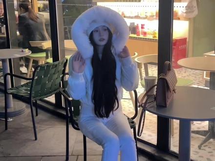 女人一身白 走哪都发财
#穿搭技巧