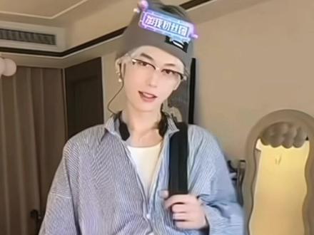 穿搭这块~(现在孩子大了,不露肚子了)#孙恩盛