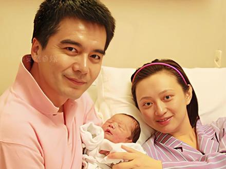 有种“基因遗传”叫许亚军儿子,本以为何晴生的够帅了,看到张澍17岁小儿子:父子共用一张脸#许亚军 #女演员何晴去世 #张澍许亚军 #娱乐评论大赏 #内容启发搜索