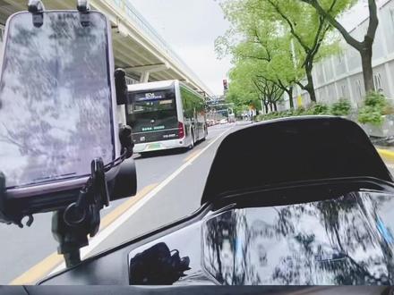 之前有人问手机这么震不得震坏~其实当时安装的时候发现少了一个减震块后来补寄了,减震效果非常ok~特别喜欢这个拉环设计简直太方便了#骑行 #骑车必备 #手机支架 #让骑行成为一种生活 #骑行装备