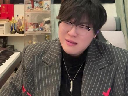 声乐专业老师带你看薛之谦《友情提示》展示生涯最高强混声! 但他提升的不只是高音!145场天外来物演唱会的练习成果?唱歌如同和你对坐而谈?教科书级别弱混气假声情感处理分析#薛之谦 #薛之谦友情提示 #薛之谦友情提示歌曲唱法分析 #于老师流行声乐解析 #歌手于航