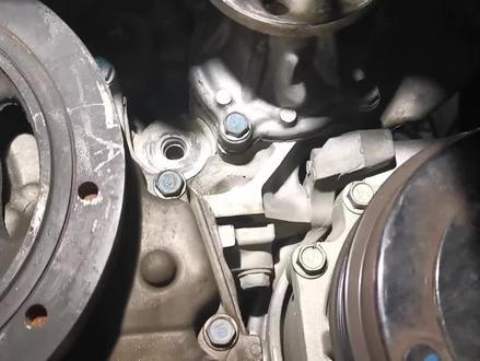 本田涨紧器断螺丝通病,取完螺丝一定要攻牙下牙套。#抖音记录修理工的日常 #汽车保养与维修 #专业的事交给专业的人 #修理工的日常