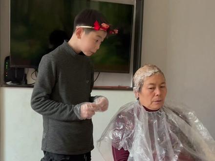 大家期待一下张典的新发型吧#典典的卑微生活
