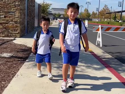 中国校服统一哥两审美!#美国 #校服