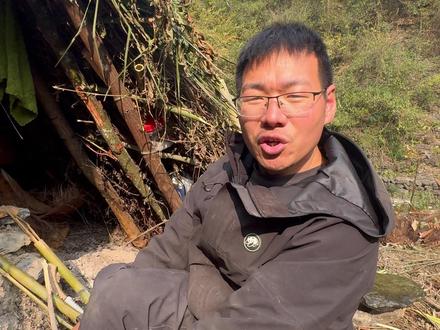 道友这是妥妥的亳州宣传大使啊,荒野求生那么艰苦的环境也不忘宣传家乡!特别标注:小编是道友云剪辑师,素材由道友本人授权提供!#世界药都养生亳州 #荒野道友 @荒野道友