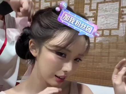 #龙浩天妹妹 抱怨了半天哥哥选的裙子,哥哥同意晚上演出可以不穿后,又立刻改变了主意~裙子可以不换,车必须要上~#直播 #服装 #社会百态 #人物故事