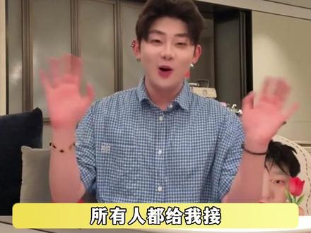 真随便穿的啊我豆豆,穿个大蛤蟆就上去了#蔡徐坤 #小黄豆 #追星 #签售会