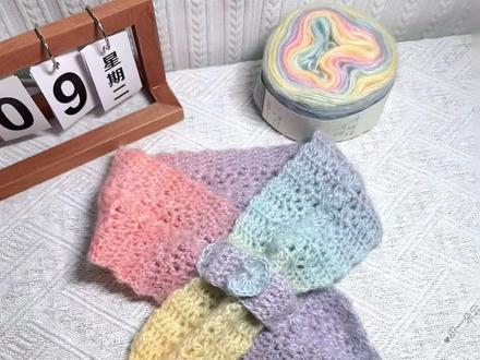 ✨第一集|暖冬手作魔法,把爱心和星星都织进围巾里✨ - ✅ 零基础友好:全程演示,手笨星人也能跟上
- ✅ 颜值拉满:立体爱心+迷你星星,软fufu的质感搭配任意穿搭都出圈
- ✅ 材料超省心:附详细材料清单,网购直接抄作业
- ✅ 进度不纠结:分阶段讲解,每天抽几分钟分钟,一周就能拥有专属温暖
🧶 跟着视频一步步来,你会发现:钩织不是难事儿,而是把时光织成温暖的魔法。当指尖绕出第一颗星星,当爱心图案慢慢成型,那种成就感真的会让人幸福感爆棚~
⭐钩针🪡:4.0
⭐线材🧶:印象日出@苏苏姐家官方旗舰店
⭐色号🎨:01#初晨
⭐用量🧵:1团有剩余
#爱心星星围巾钩织 #钩织教程 #手工钩织 #流量