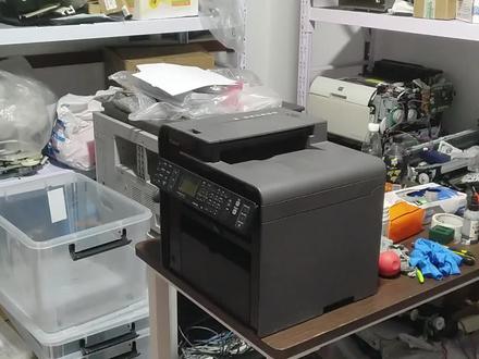 佳能MF4752更换定影器,上盖黑螺丝如果是第一次拆得慢速拆,容易滑丝。