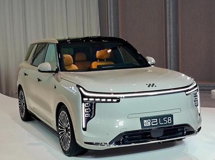 智己LS8可以闭眼冲吗? 预售25.98万起,买一个好开(全系标配后轮转向)+家用舒适大空间的8系还是很有看点的。选装主要是线控转向+520激光雷达,这个属于新科技,可酌情选装。
#智己ls8
#智己ls8跨时代科技旗舰suv
#智己ls8中国品质家庭闭眼选