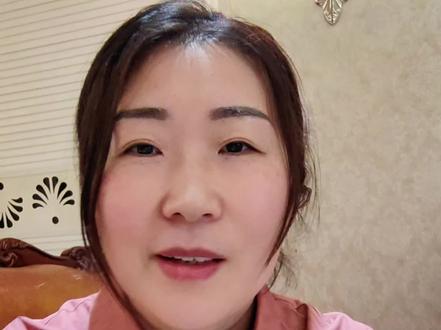 都说养儿子是建设银行,可只有亲身经历才懂,两个儿子带来的,从来不是压力,而是双倍的欢喜与牵挂。我家有两个小子,性格天差地别,老大沉稳内敛,做事踏实靠谱,像个小大人一样默默分担;老二古灵精怪,嘴甜心软,是家里妥妥的小暖男,更是个“画饼小能手”,可偏偏,他画的每一张饼,我都甘之如饴。#二胎